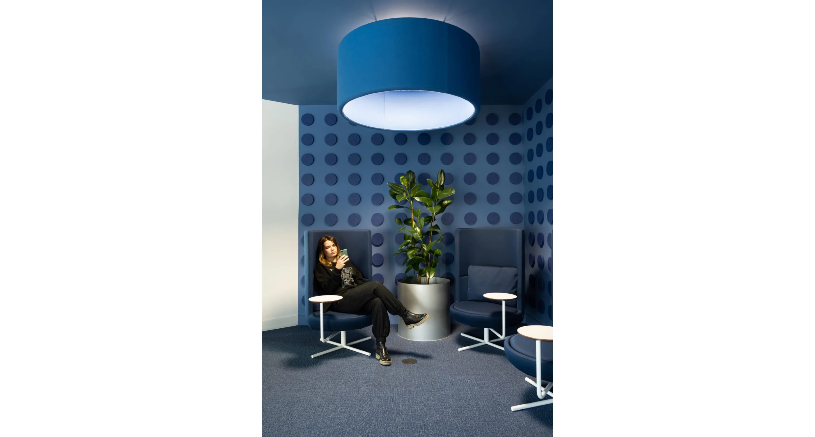 flexxica-blue-roller-acoustic-luminaire-office.jpg