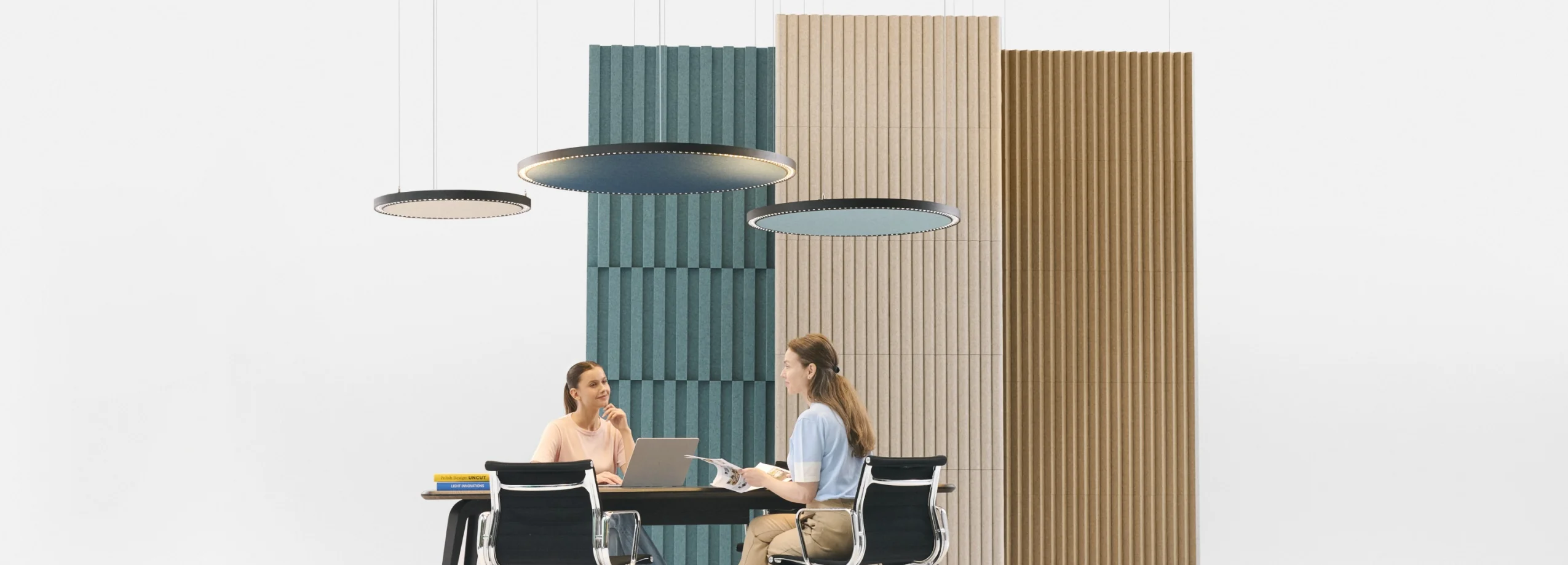 Acoustic lighting vs. acoustic panels: best solution for 2026