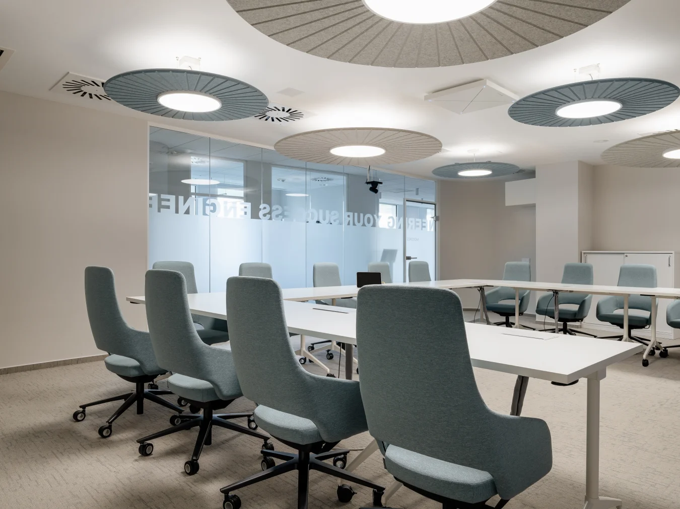 Best acoustic lighting solutions for meeting rooms
